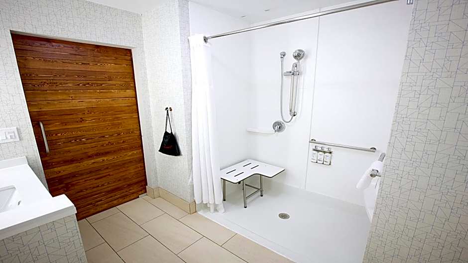 Holiday Inn Express & Suites Detroit Northwest - Livonia By IHG