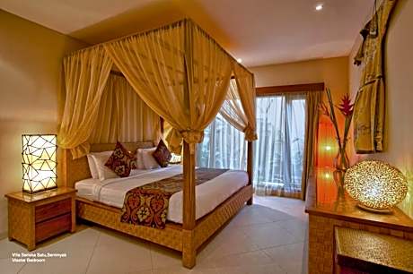 Three-Bedroom Villa with Private Pool and Free Floating Breakfast
