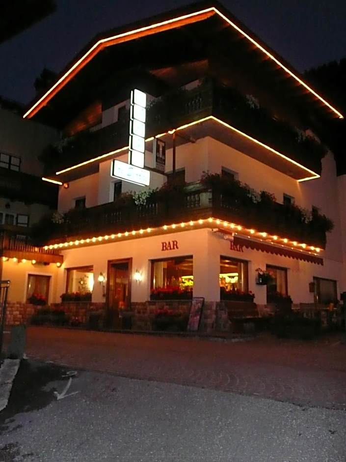 Hotel Garnì Ai Serrai