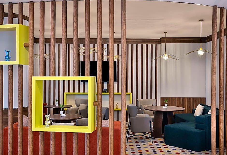 Hampton by Hilton Sharma