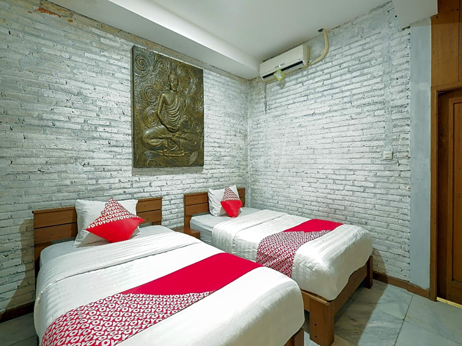 OYO 4016 Tan Jokteng Guest House