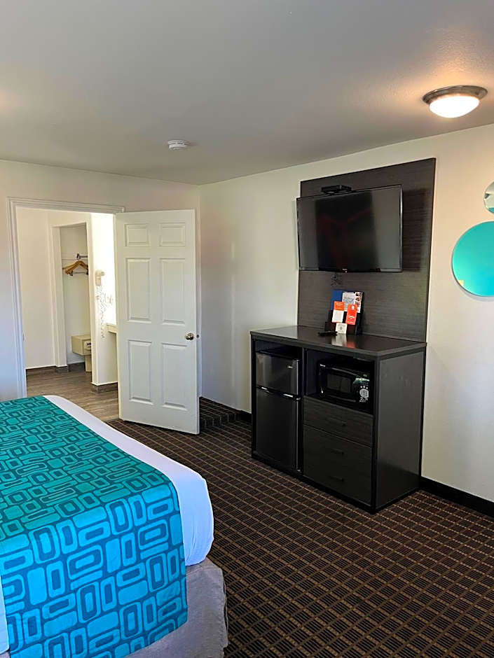 Howard Johnson Hotel & Suites by Wyndham St. George