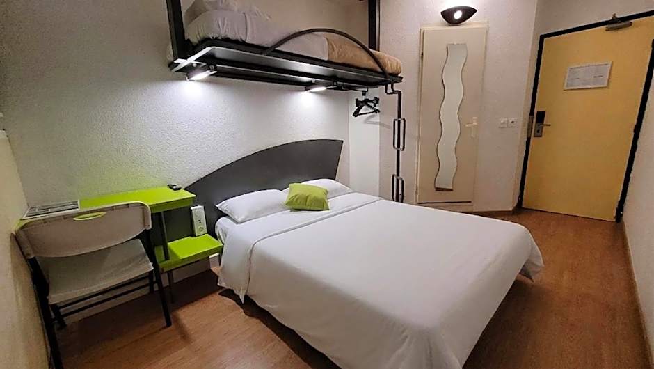 Good Night Hotel