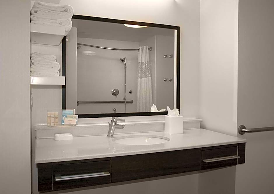 Hampton Inn By Hilton And Suites Charlotte/Pineville