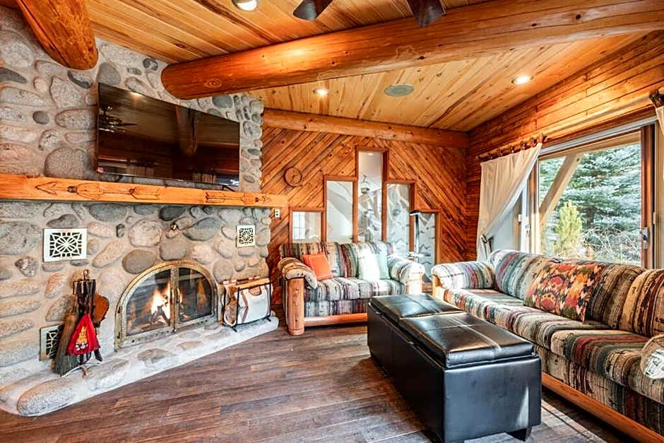 Snowridge Chalet by Outpost Whistler