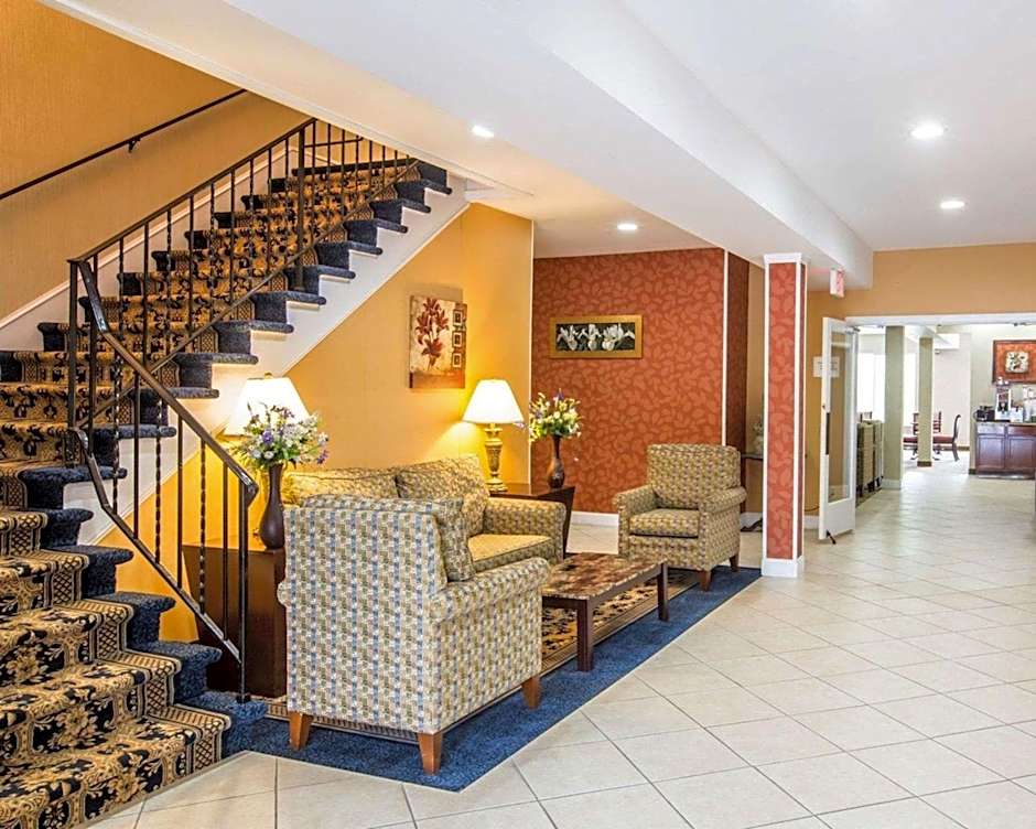 Econo Lodge Lakes Region