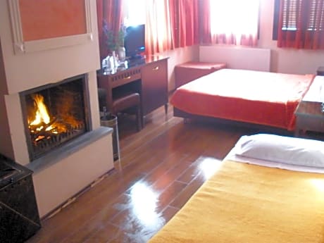 Quadruple Room with Fireplace