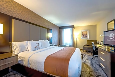 1 King Bed Hearing Accessible