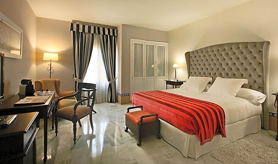 Alcazar De La Reina Hotel