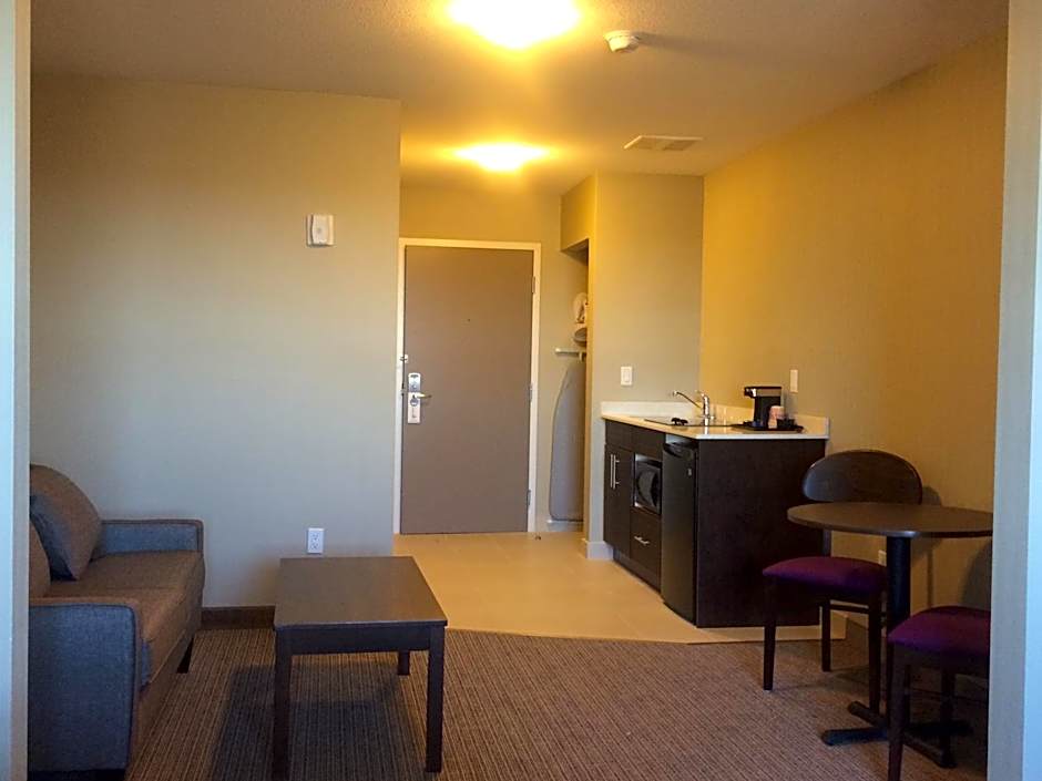 Meridian Inn & Suites Lloydminster