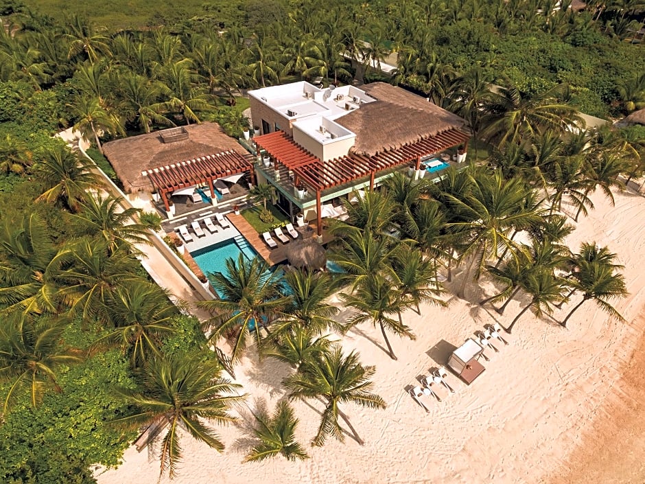Azul Villa Esmeralda, by Karisma