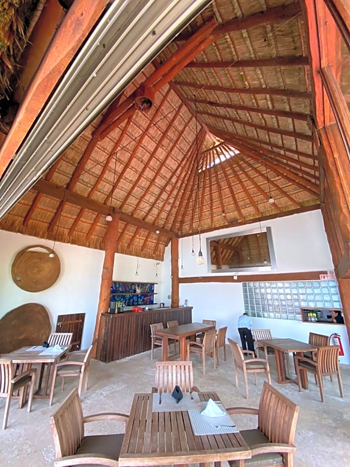 Casa del Puerto by MIJ - Beachfront Hotel