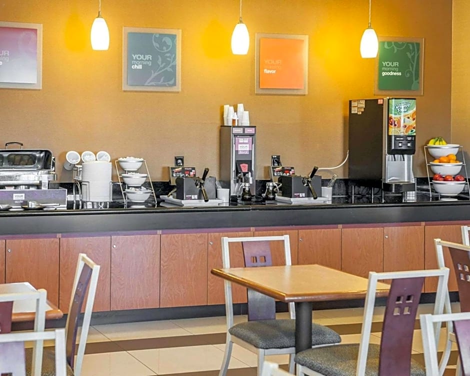 Quality Suites NE Indianapolis Fishers