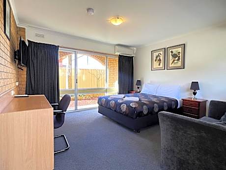 Queen Room with Spa Bath