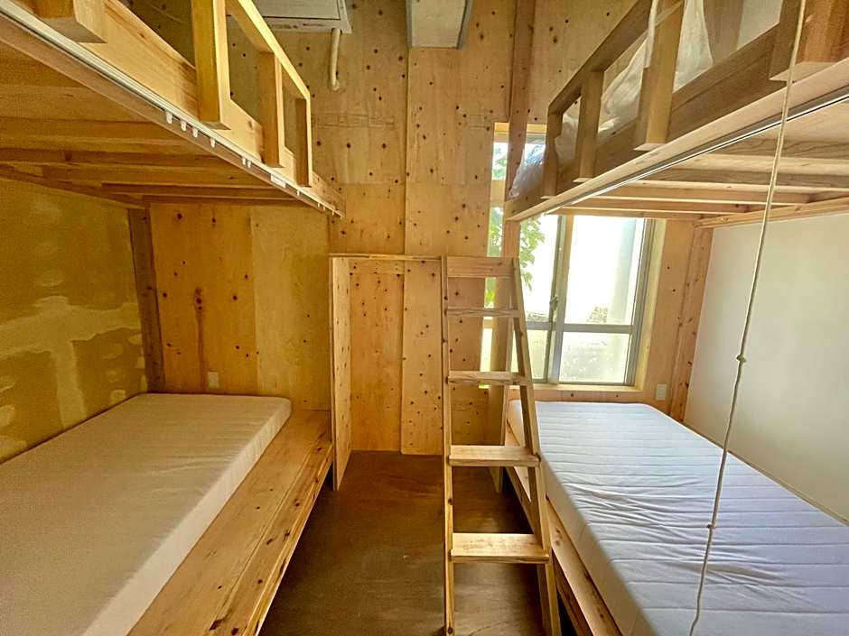 交流型ゲストハウス伊良部ジャーニーインIrabu Joureny INN#毎日みんなで夕食会#ゲストさんは20-30代が中心#海徒歩1分#空港車で5分#本格フィンランドサウナ付き#海と星と夕日が見える屋上あり