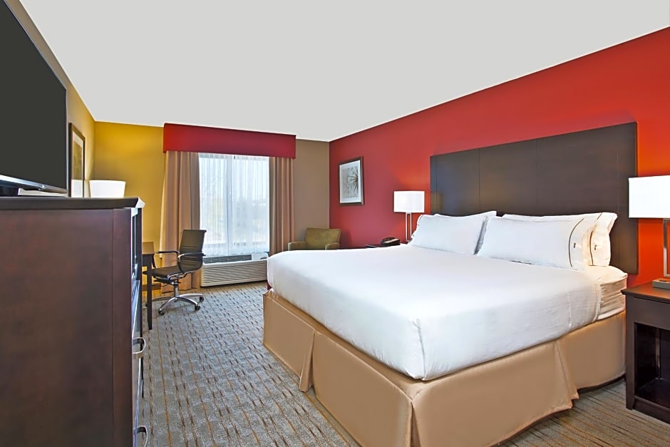Holiday Inn Express & Suites Springfield By IHG