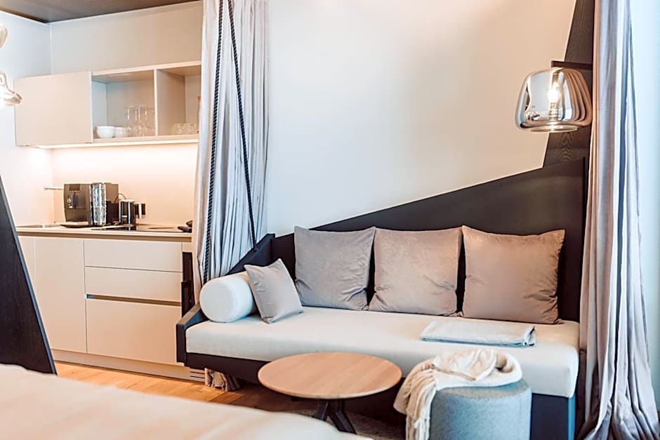 JoAnn suites & apart