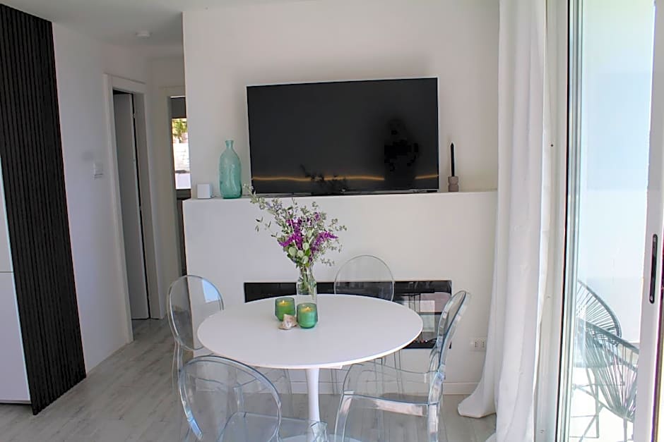 Conca Verde c21- BEACH FRONT little villas POOL, private JACUZZI sea view