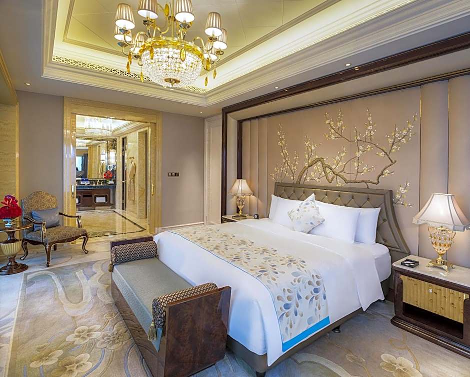 Photo 1 of 8 of Deluxe Suite, Lake View