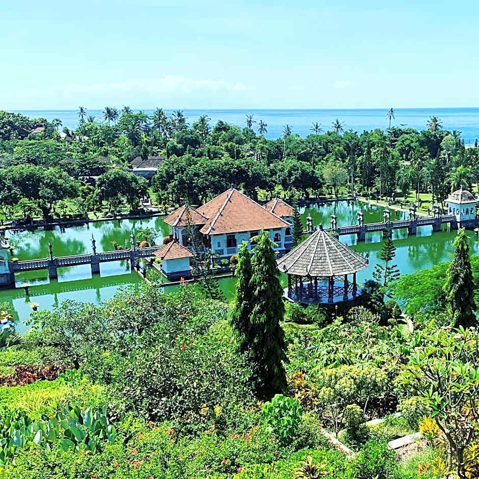 Ocean Suite By A&J - Exceptional Beachfront Apartment - Candidasa