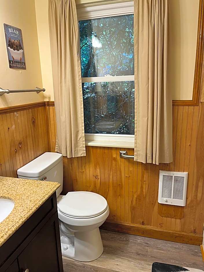 Cozy Cabin Pet Friendly ADA Compatible