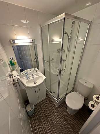 Twin Room with Shower