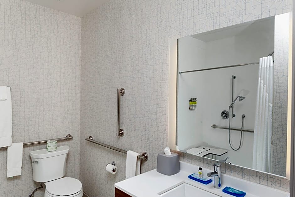 Holiday Inn Express and Suites Gilbert - East Mesa By IHG
