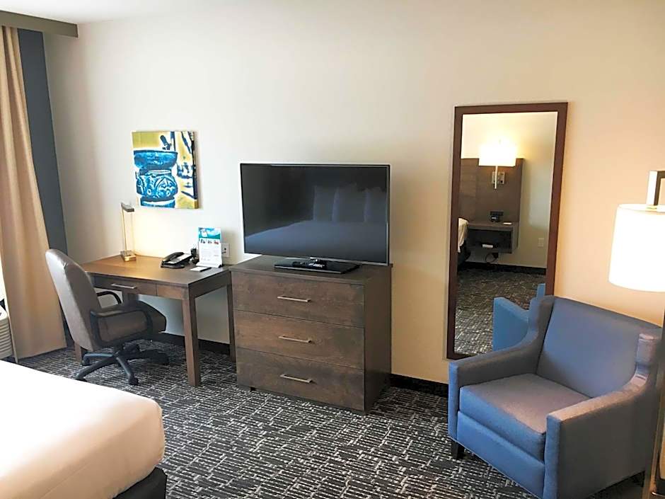 Gundersen Hotel & Suites