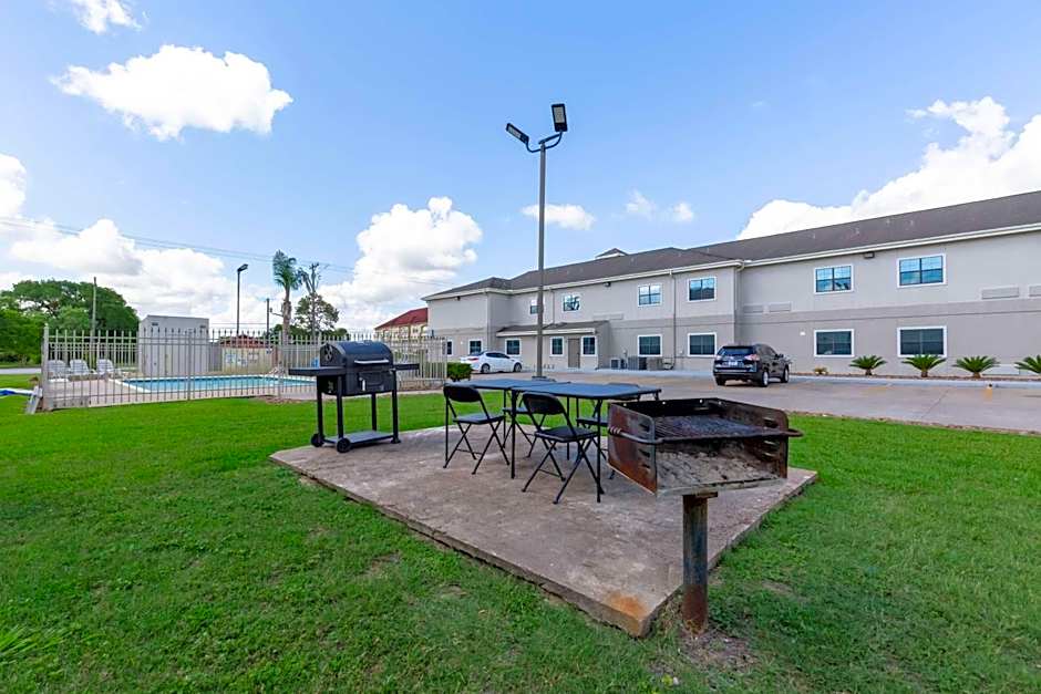 Studio 6 Bay City TX