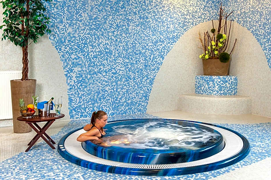 April hotel Panorama