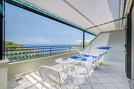 Queen Suite with Sea View