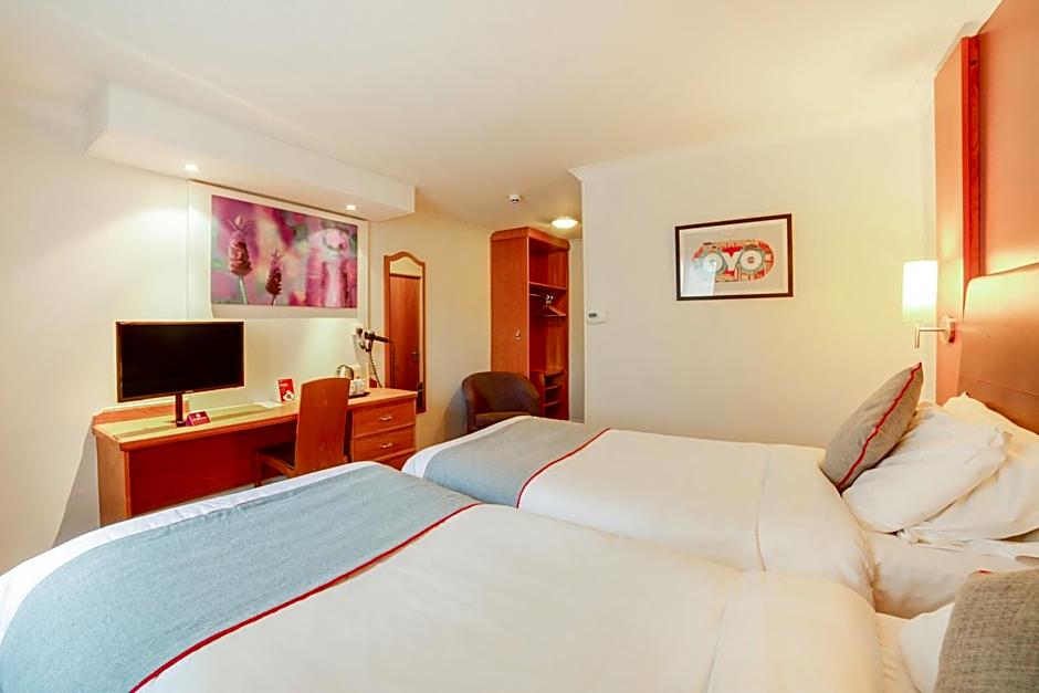 OYO Lakeside Haydock Hotel, St Helens, A580 East Lancs, Garswood Old Road