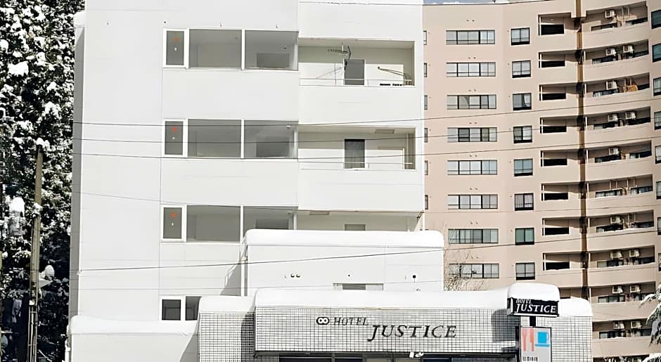 Hotel Justice - Ski IN Ski OUT - Private bathroom, next to the ski lift station