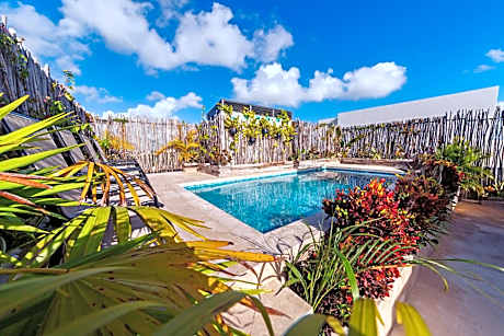 Mararena Family Apartments & Long Stay Living - Steps from 5th Avenue