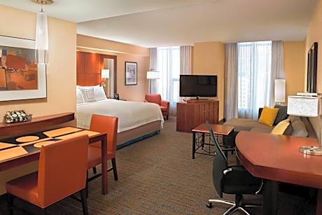 Studio, 1 King Bed with Sofa bed, City View, Corner (City View) (1 King Bed and 1 Double Sofa Bed)