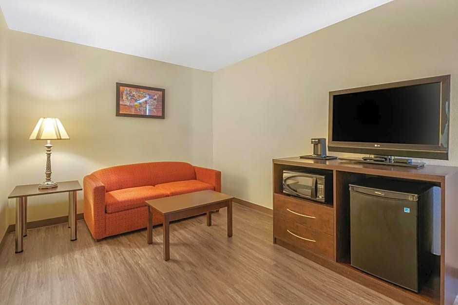 Econo Lodge Inn & Suites Fairgrounds