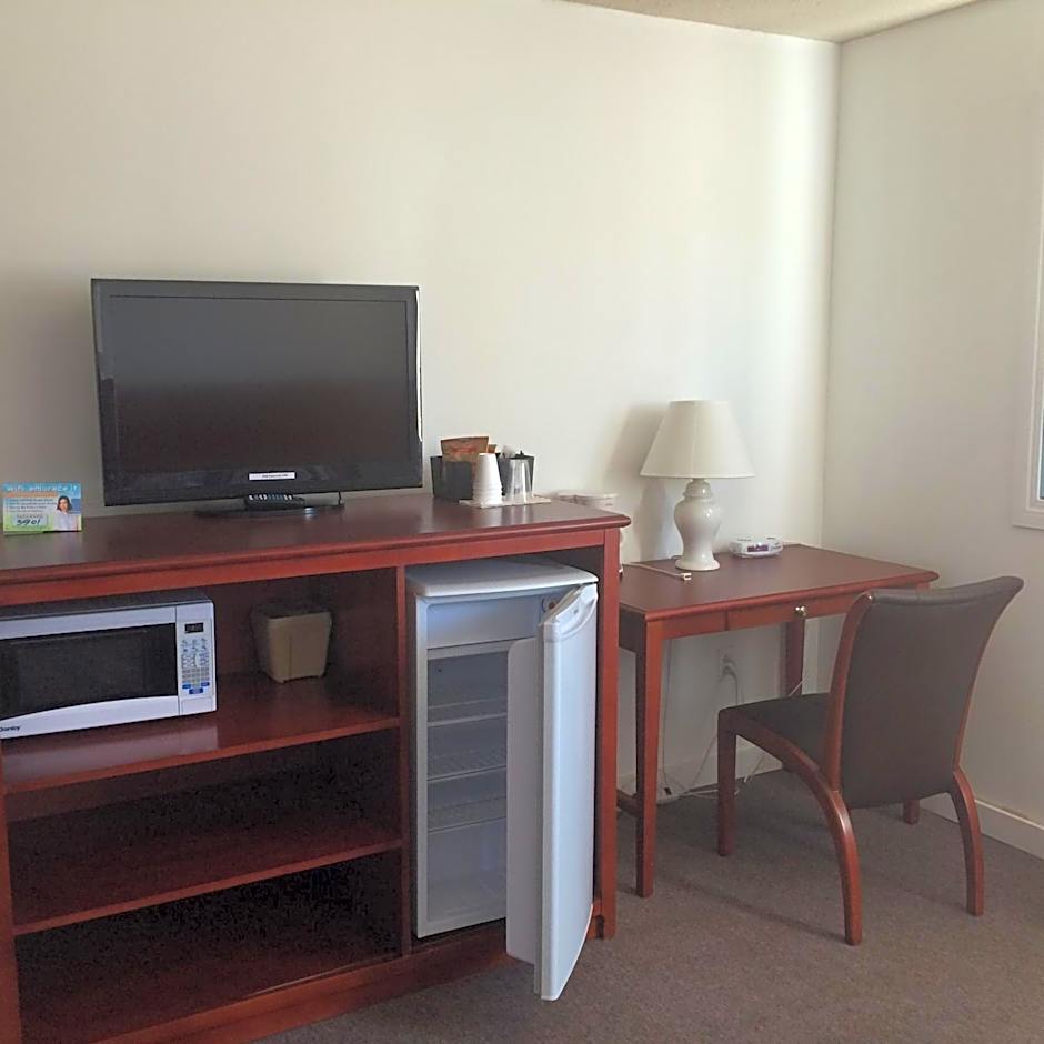 Esterhazy Motor Hotel