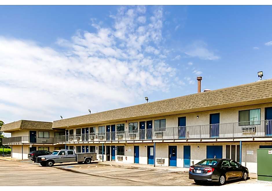 Motel 6 Topeka, KS - Northwest
