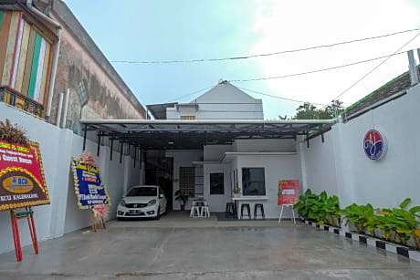 RedDoorz Syariah near Perempatan Kartasura