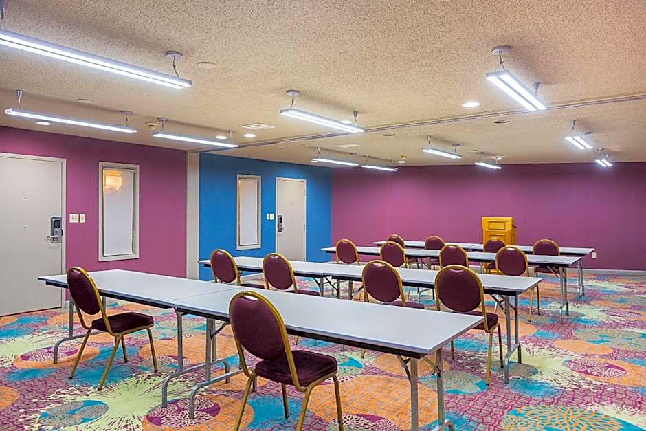 Clarion Inn & Suites Evansville