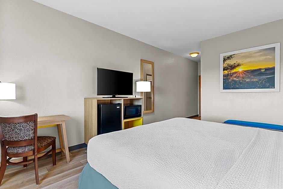 Days Inn & Suites by Wyndham Castle Rock