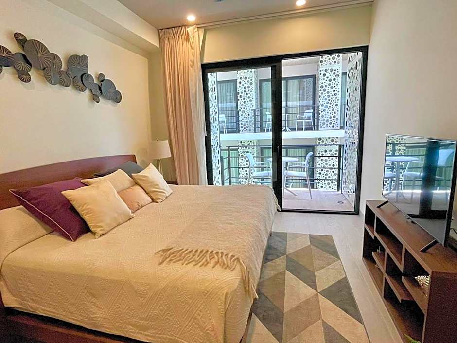 The Boat Condo by Andiani Travel