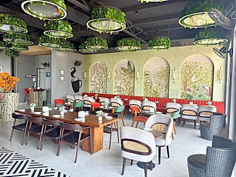 Hotel Narulas Aurrum