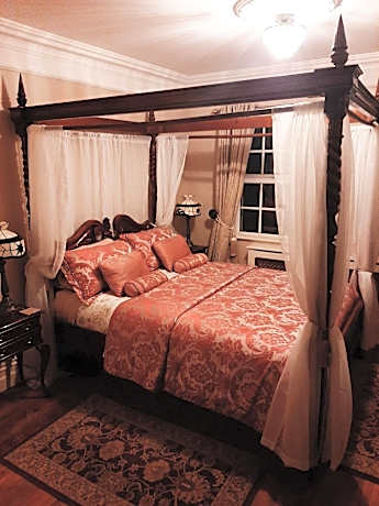 Riverside Lodge