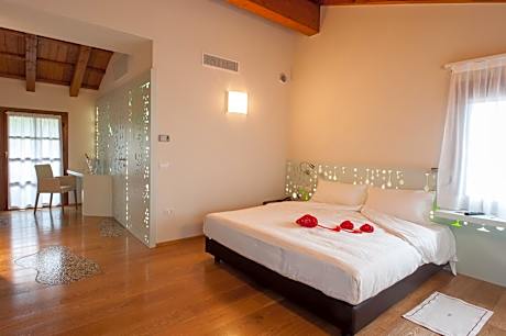 Suite with Whirlpool