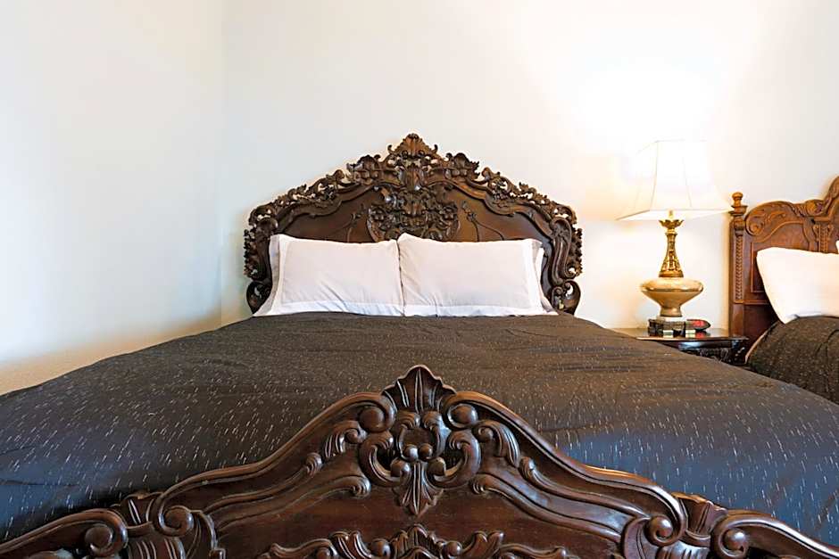 Oak Park Inn