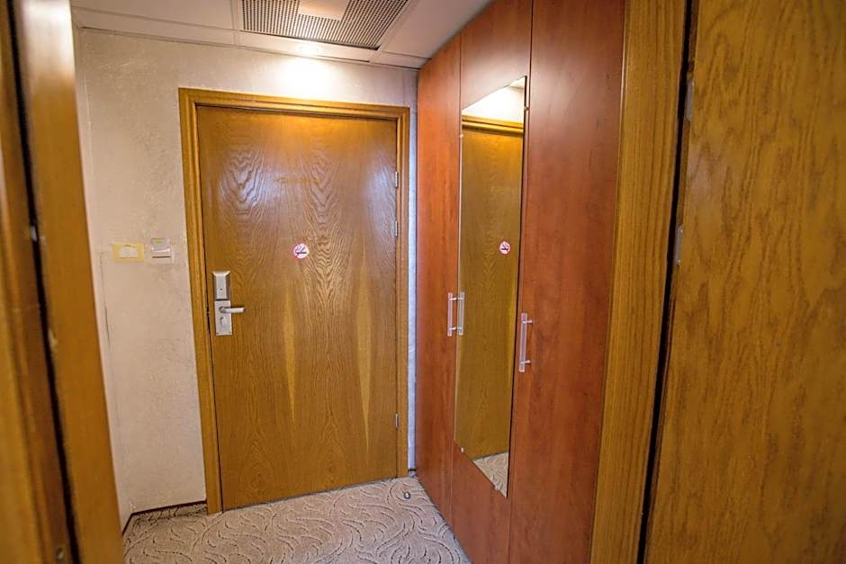 Terra Europe Brontes Hotel