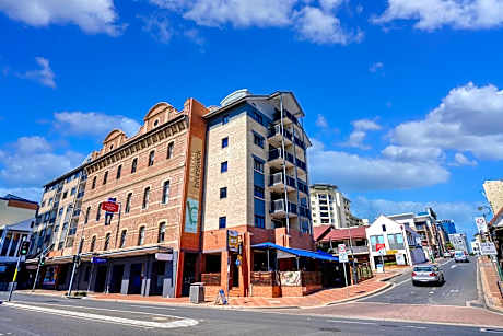 Central Brunswick Apartment Hotel
