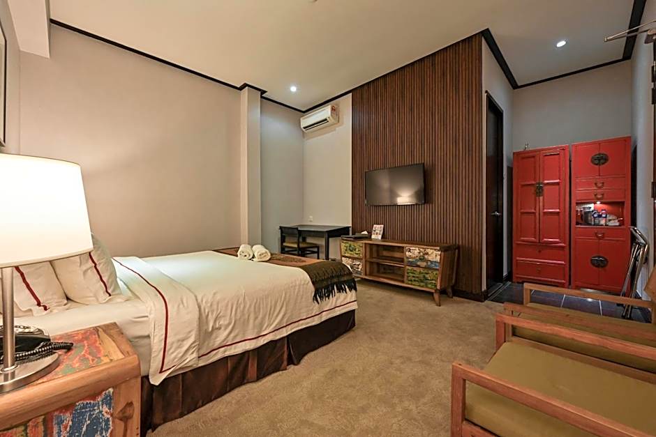 Photo 1 of 6 of Superior 1 King Bed, Windowless