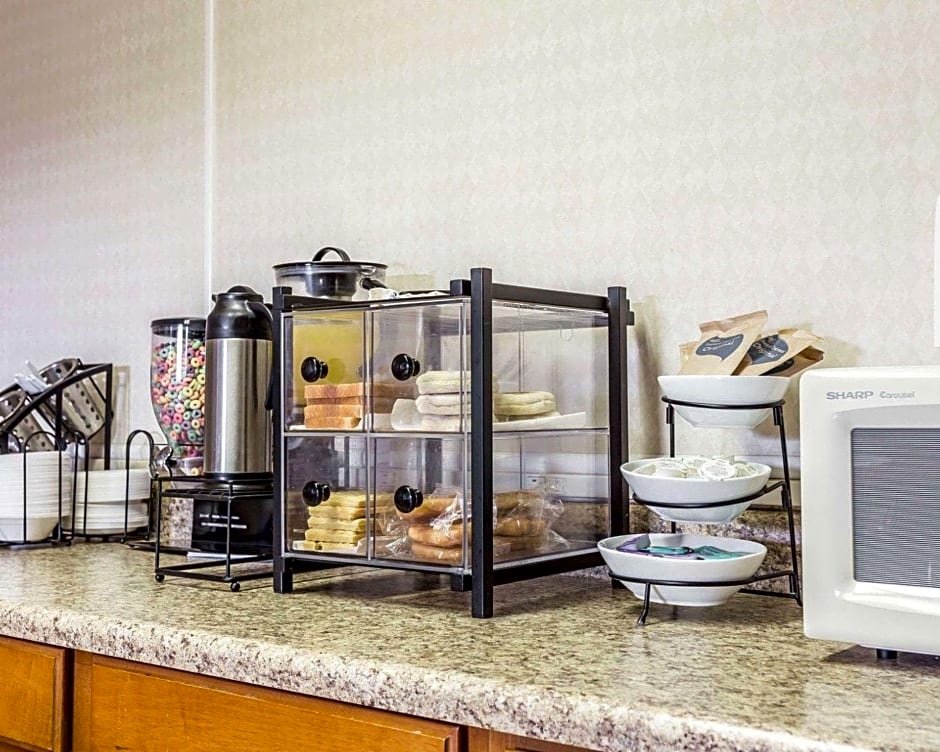 Econo Lodge Inn & Suites Matthews - Charlotte